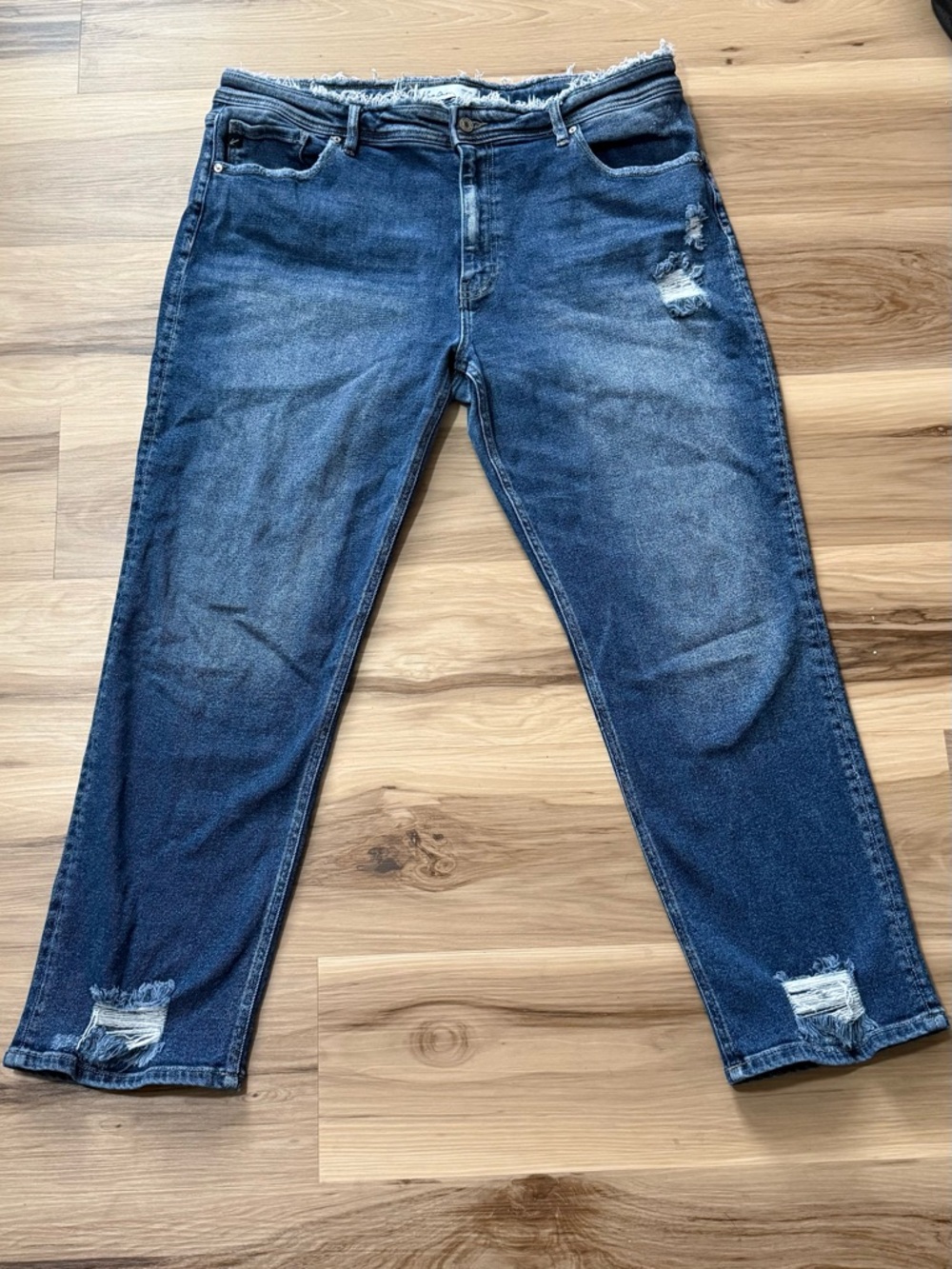 Women’s Straight Cut Rugged Jeans – Slightly Ripped, Stretchy, Size 32 / 16